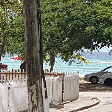 Worthing Beach Apartments 布里奇敦 外观 照片