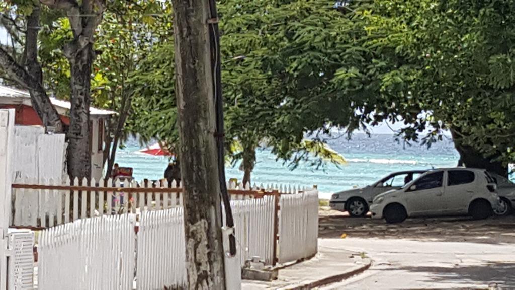 Worthing Beach Apartments 布里奇敦 外观 照片