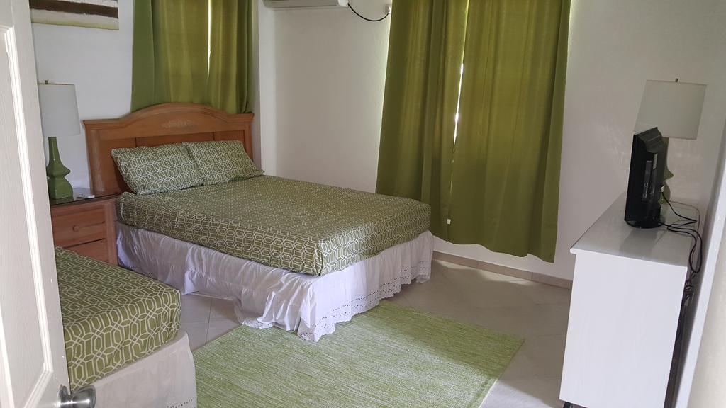 Worthing Beach Apartments 布里奇敦 外观 照片