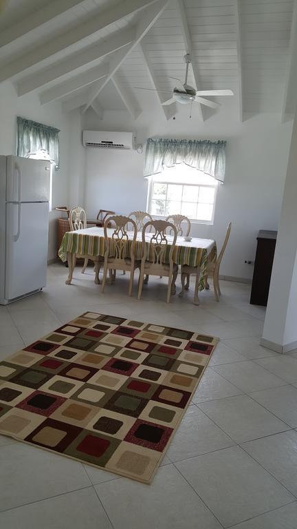 Worthing Beach Apartments 布里奇敦 外观 照片
