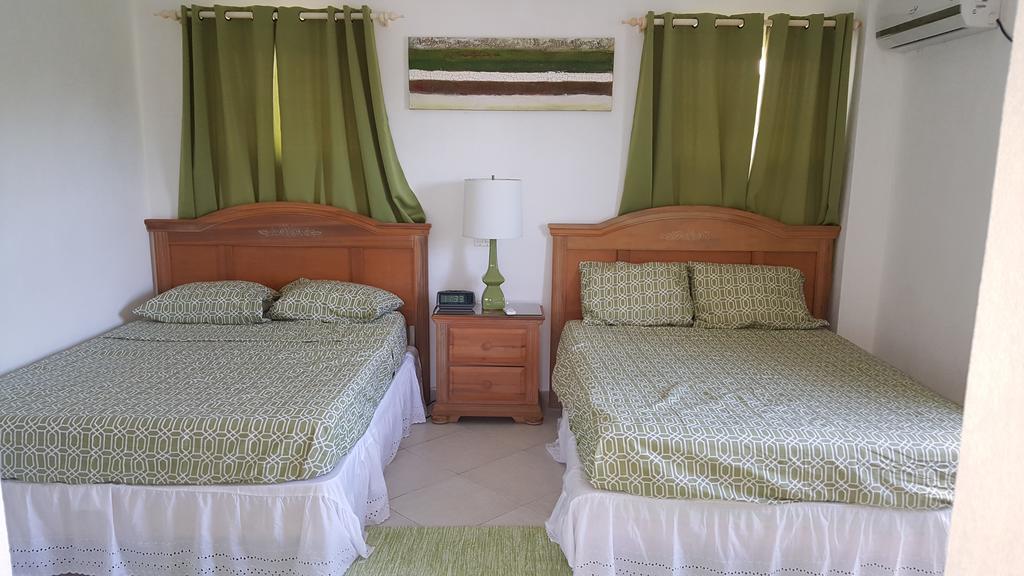 Worthing Beach Apartments 布里奇敦 外观 照片