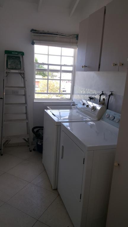 Worthing Beach Apartments 布里奇敦 外观 照片